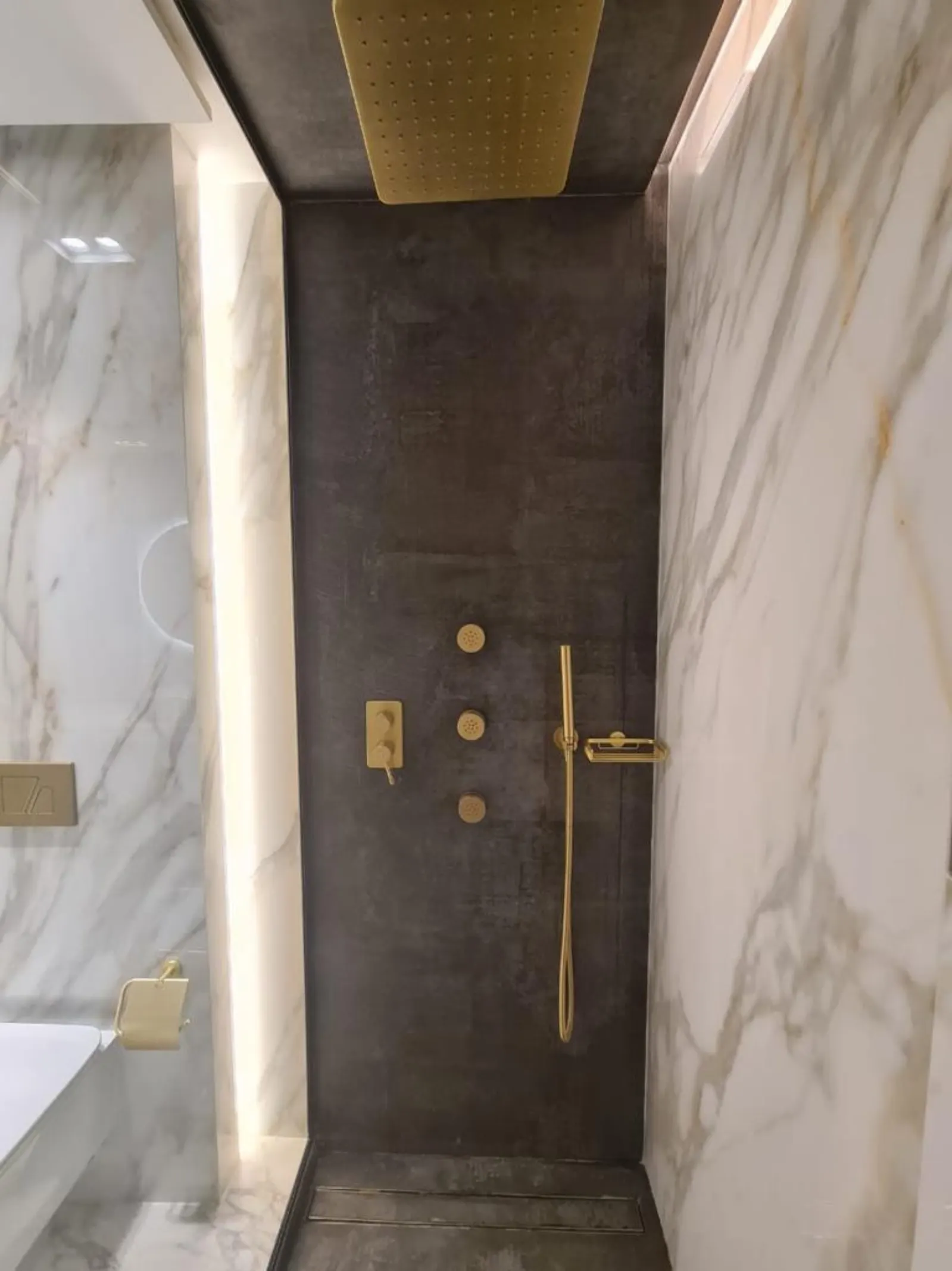 Highend! Hochwertig renoviertes 3-Bettzimmer auf Palm Jumeirah – Bild 5