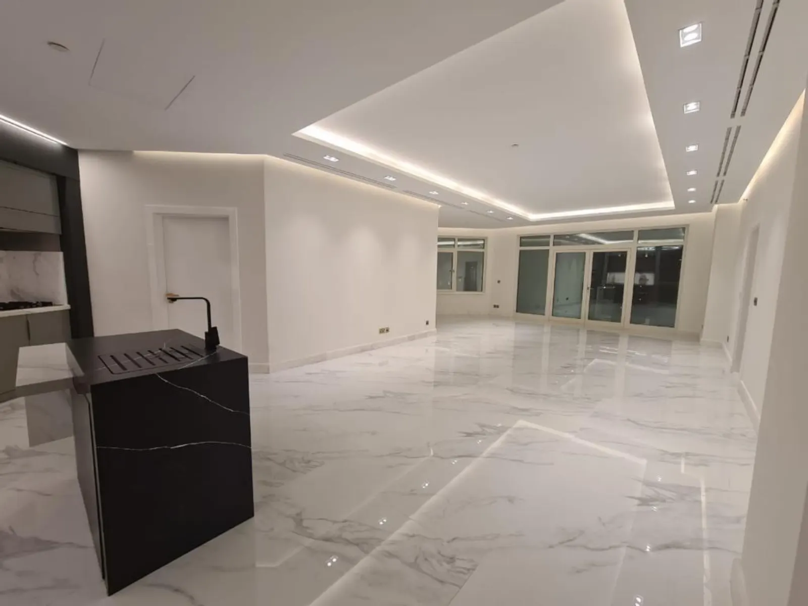 Highend! Hochwertig renoviertes 3-Bettzimmer auf Palm Jumeirah – Bild 2