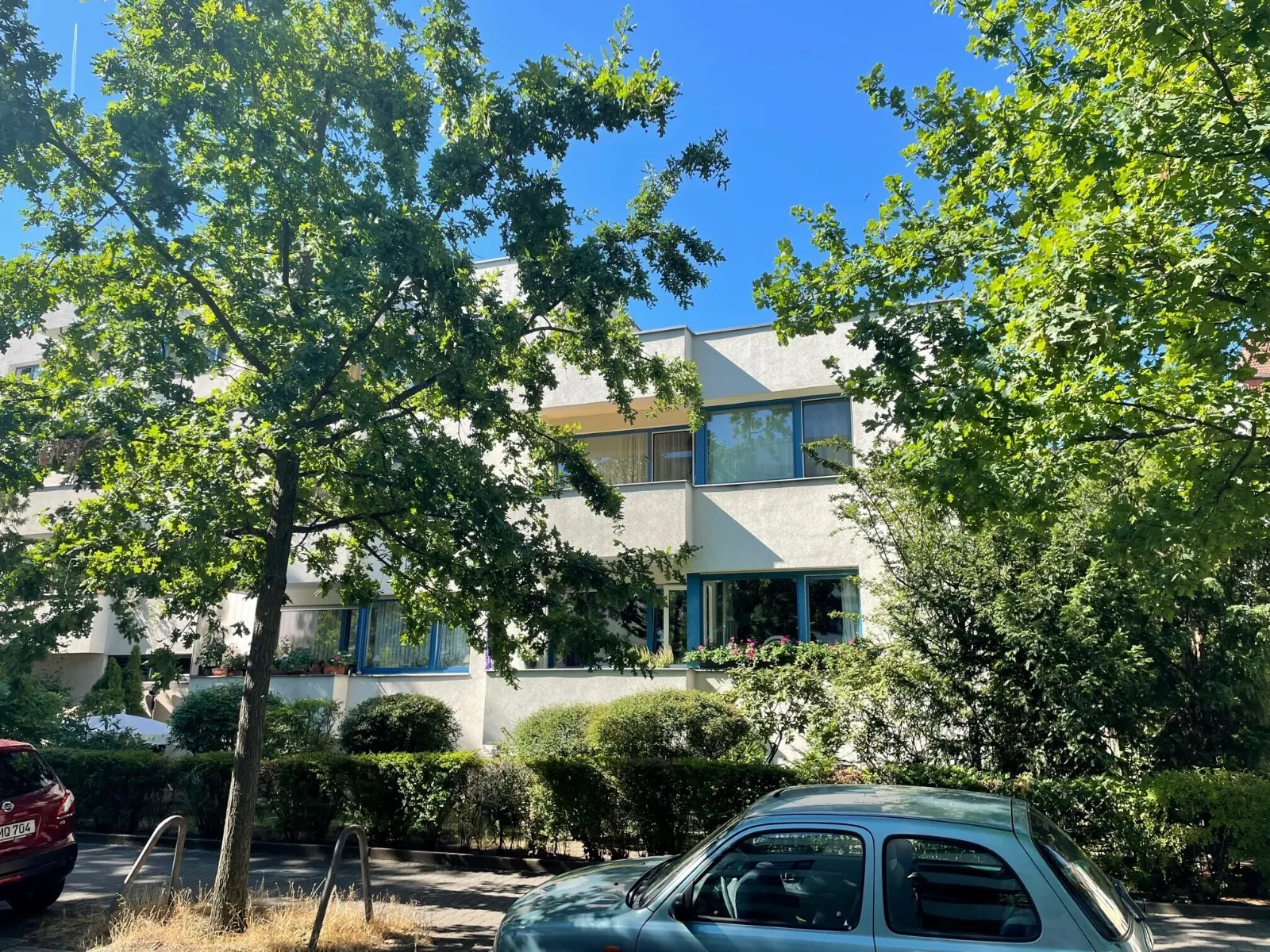 Provisionsfrei! Voll möbliertes Apartment in Toplage von Westend mit Tiefgaragenstellplatz