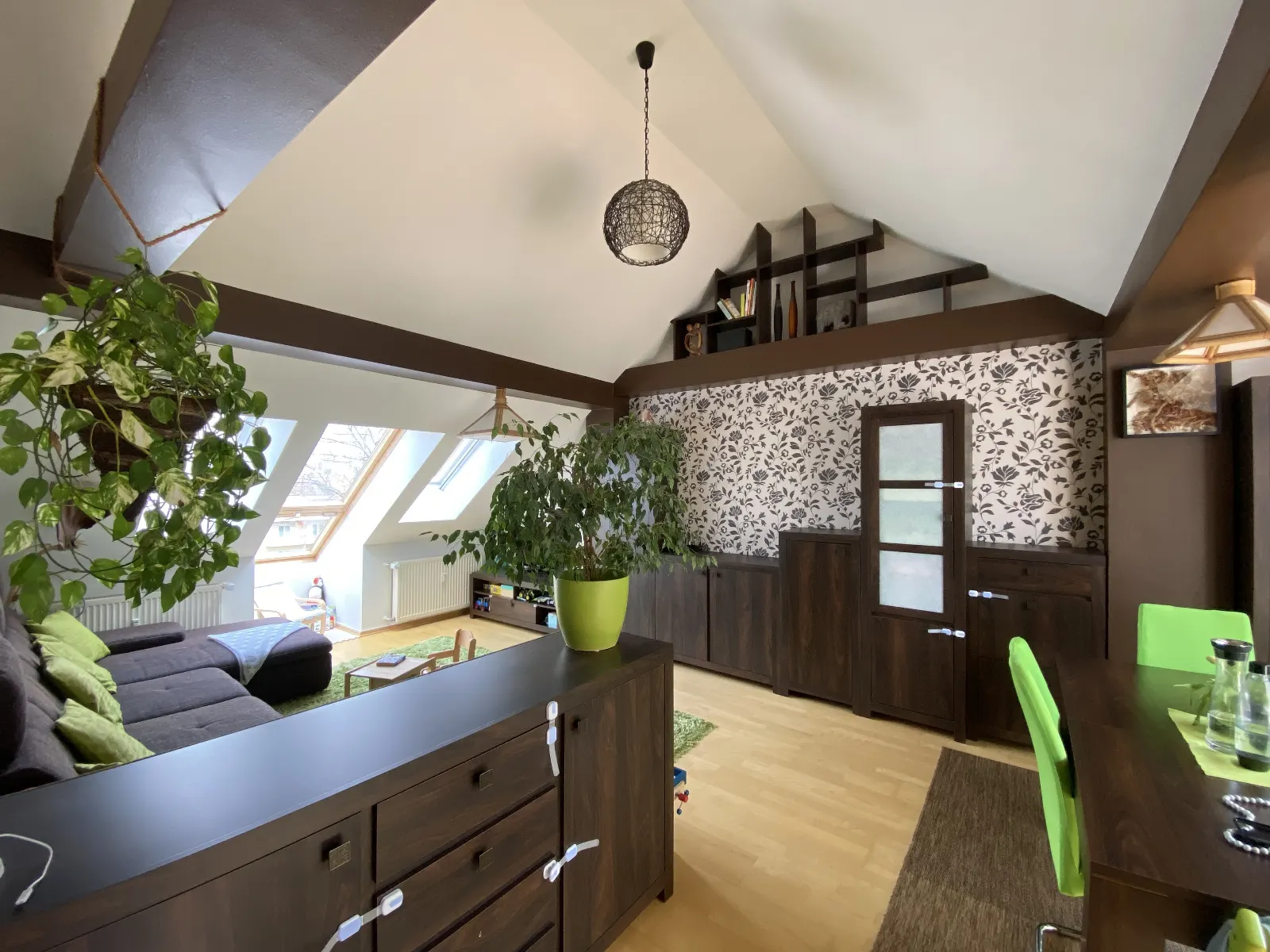 Helle & großzügige Dachgeschosswohnung in ruhiger Wohnlage in Berlin-Mariendorf mit Terrasse – Bild 3