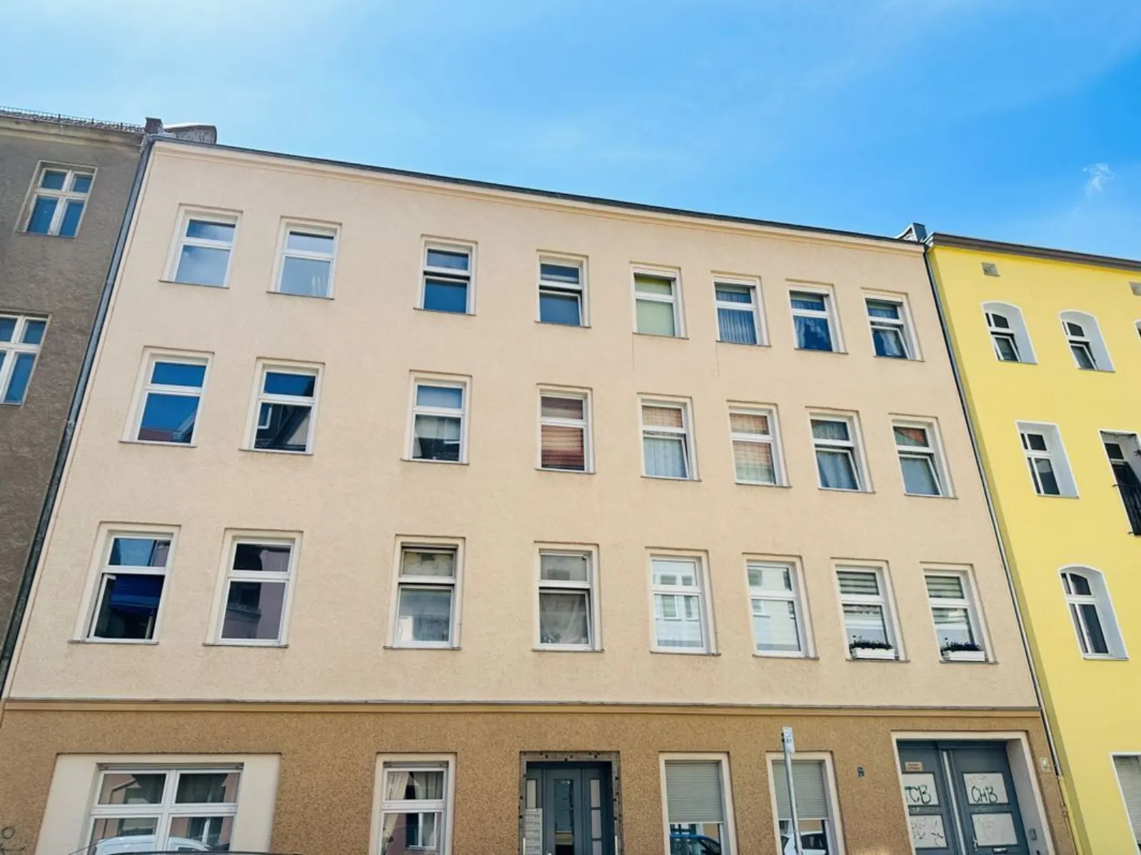 Attraktives Mehrfamilienhaus mit Remise in Berlin Spandau als Kapitalanlage
