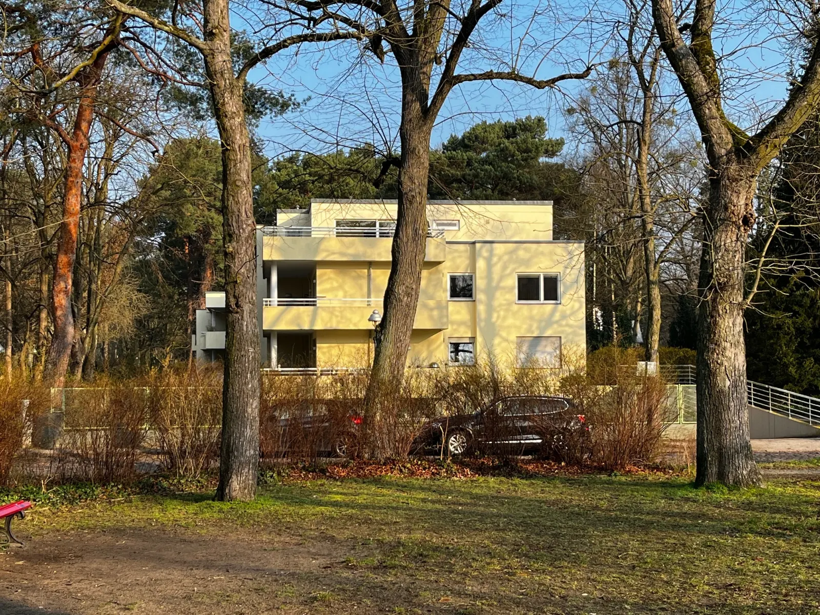 Wundervolle Wohnung mit großer Sonnenterrasse in Toplage von Schlachtensee