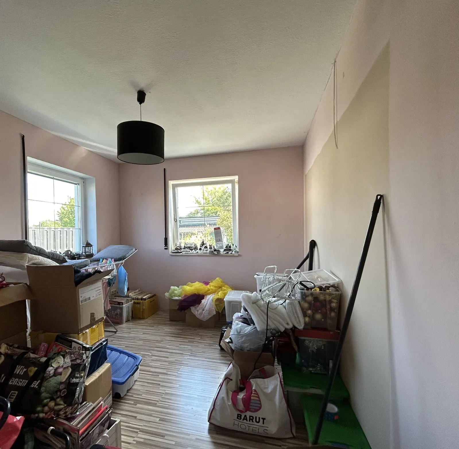 Komfortables Einfamilienhaus mit Pool direkt am Stadtrand – Bild 5