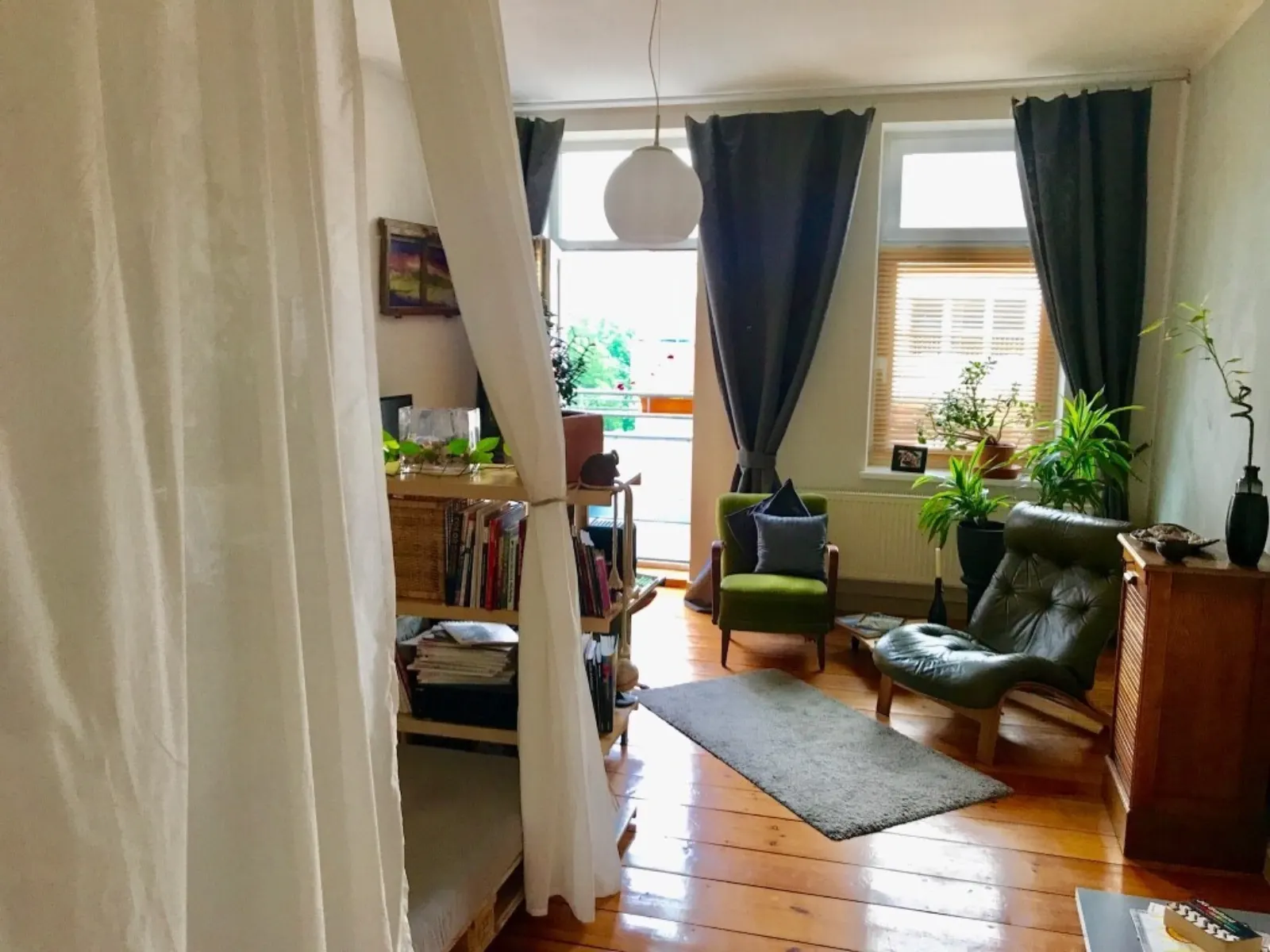 Charmante Wohnung mit Balkon in begehrter Lage von Friedrichshain – Bild 4