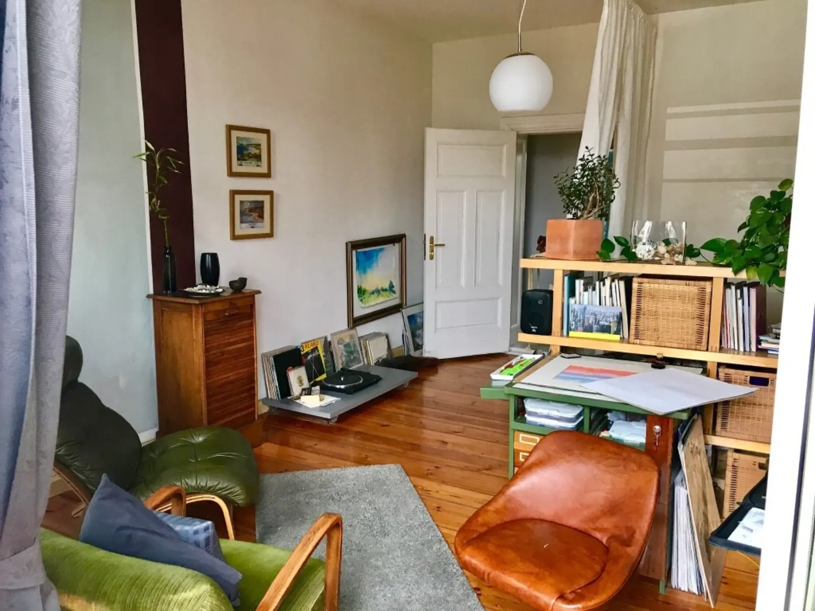 Charmante Wohnung mit Balkon in begehrter Lage von Friedrichshain – Bild 2