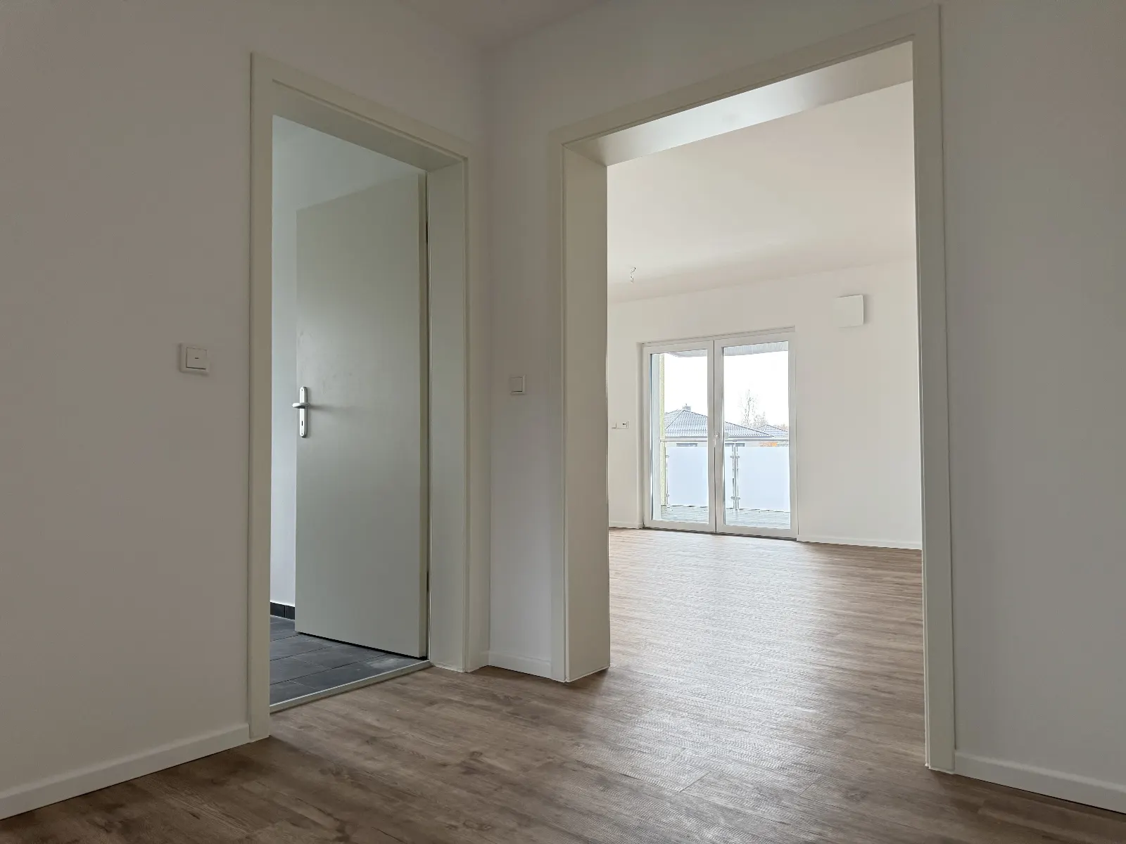 Modernes Mehrfamilienhaus mit hochwertiger Ausstattung und Top-Lage im Grünen – Bild 3