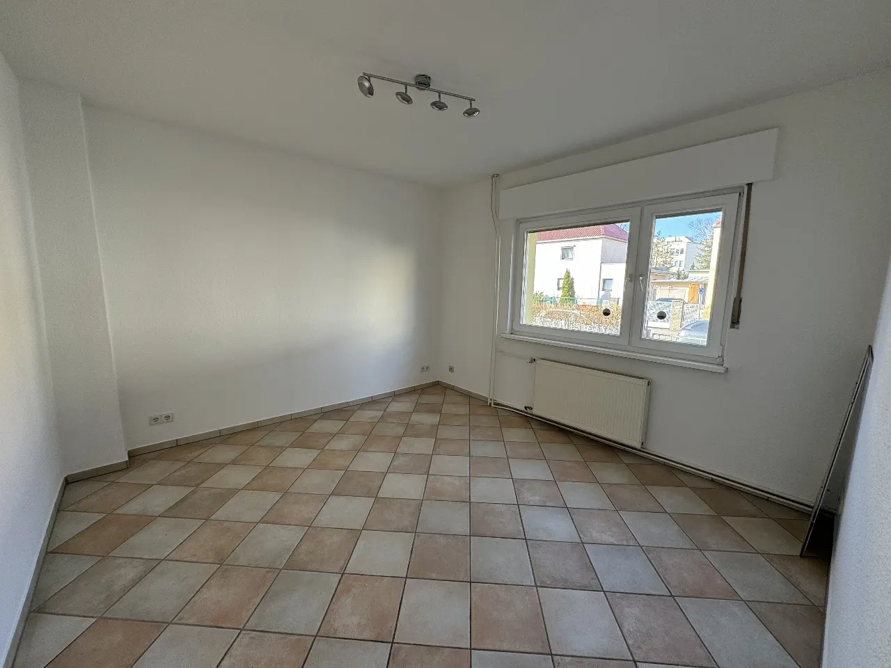 Familienfreundliches Reihenmittelhaus mit Garage ! – Bild 4