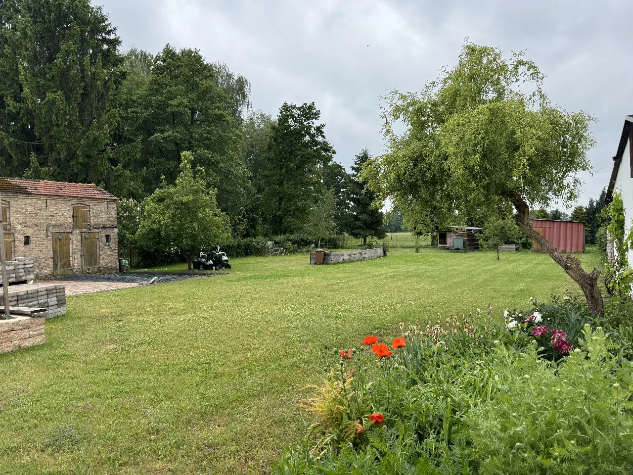 Wohnen im Grünen: Einfamilienhaus mit erweitertem Nebengelass und Naturblick – Bild 5