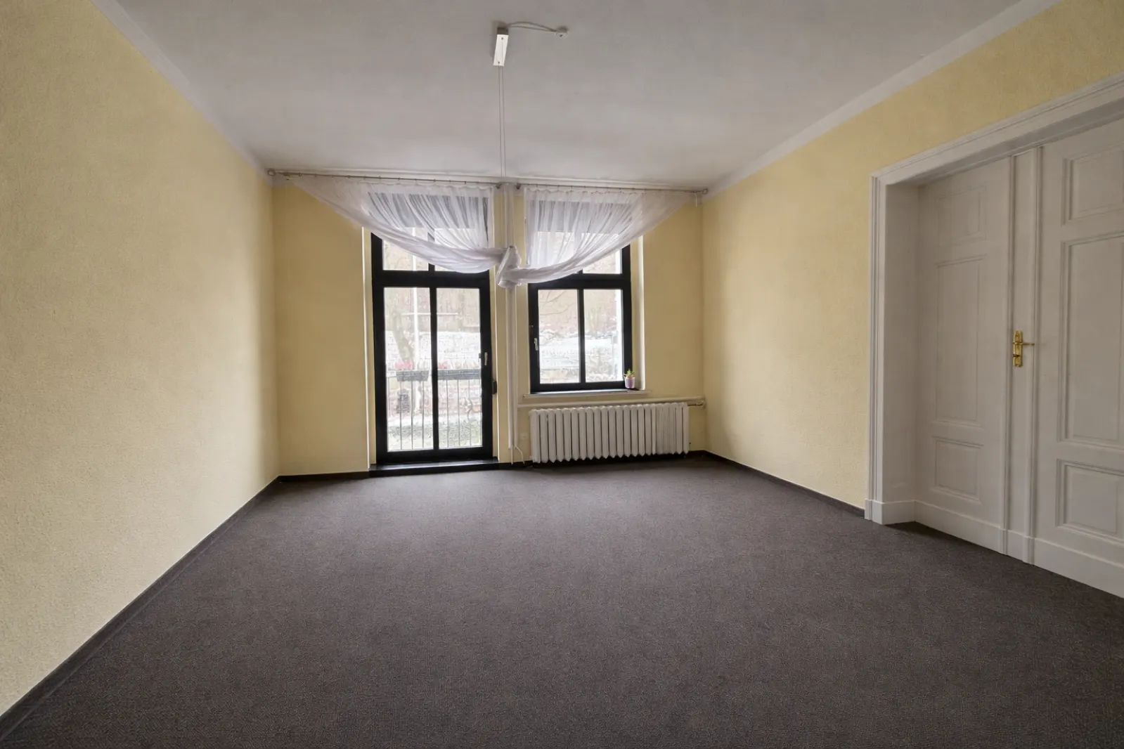 Stilvolles Mehrgenerationenhaus mit traumhaftem Garten und vielseitigen Nutzungsmöglichkeiten – Bild 2