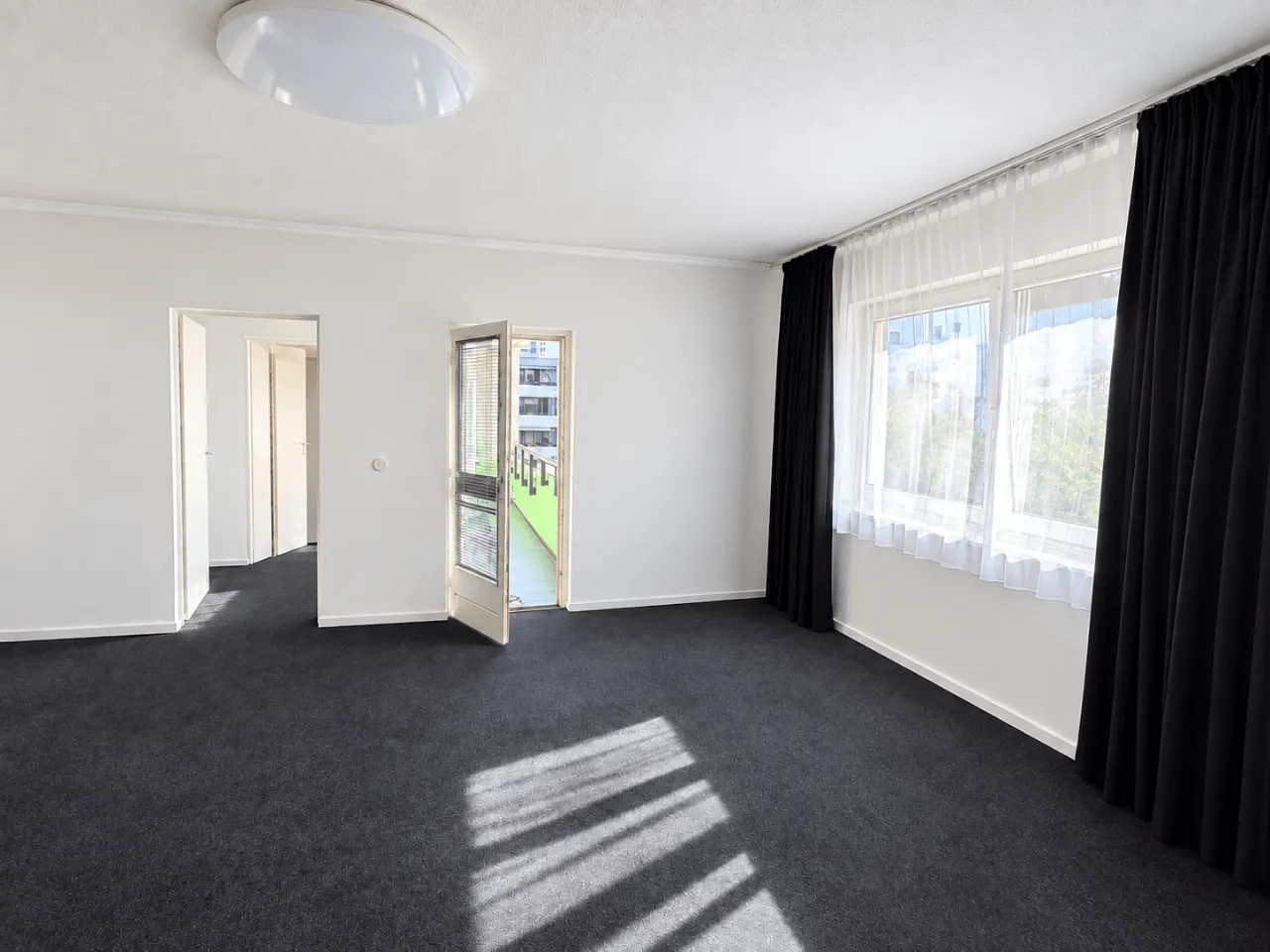 Attraktive 2-Zimmer-Wohnung mit Balkon und Garagenstellplatz in begehrter Wohnlage von Berlin-Buckow – Bild 3
