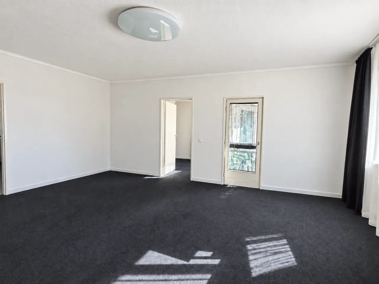 Attraktive 2-Zimmer-Wohnung mit Balkon und Garagenstellplatz in begehrter Wohnlage von Berlin-Buckow – Bild 4
