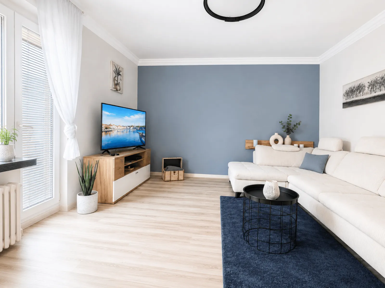 Top sanierte & gut geschnittene 2-Zimmerwohnung mit Stellplatz und Balkon in ruhiger Lage – Bild 3