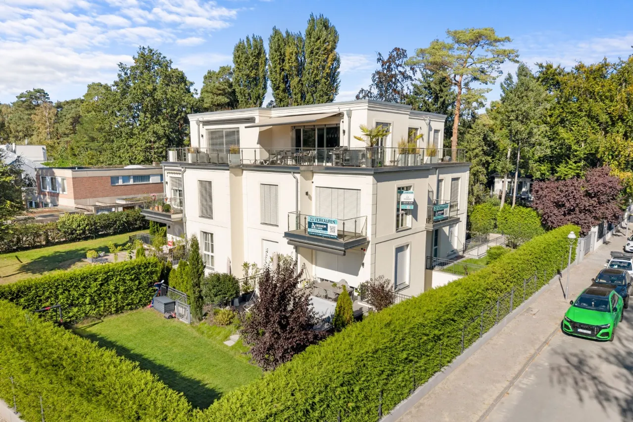 Exklusive 3-Zimmer-Wohnung in eleganter Stadtvilla nahe dem Grunewald mit zwei Balkonen