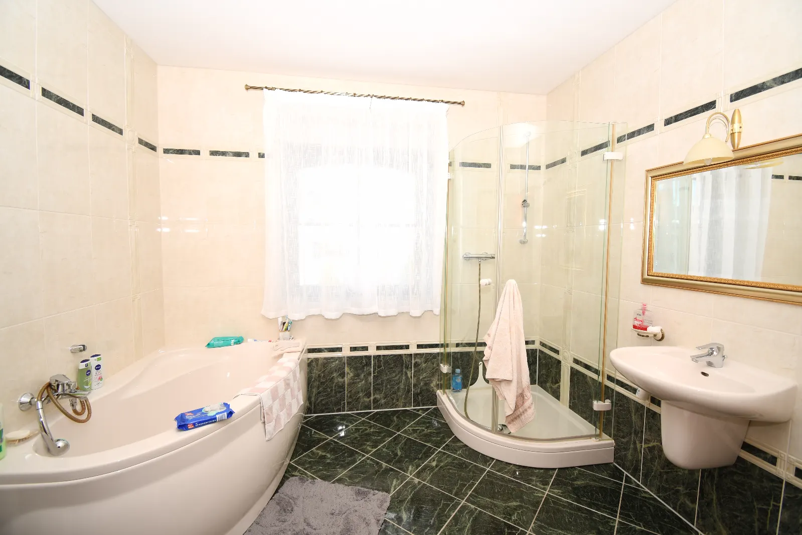 Exklusiver Bungalow mit viel Platz 183 m² für die ganze Familie – Bild 5