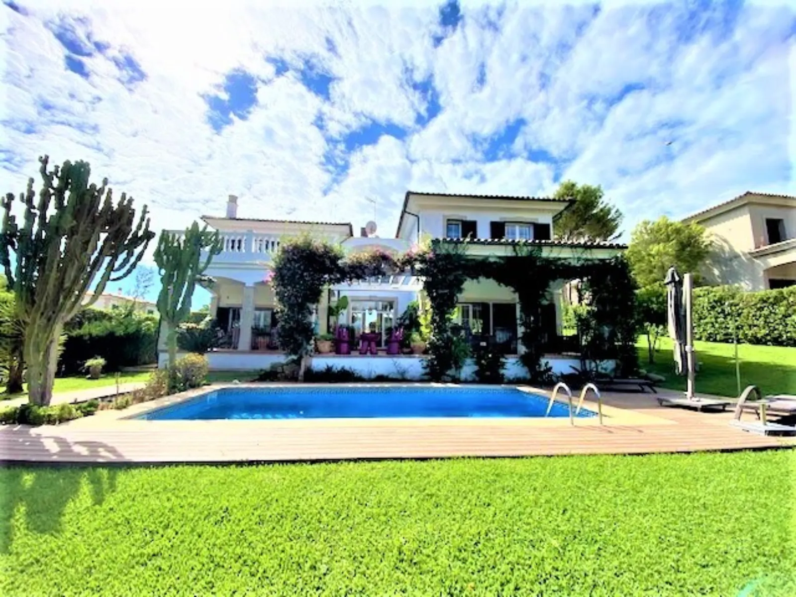 Bezaubernde Familienvilla in Cala Vinyes mit Ferienlizenz